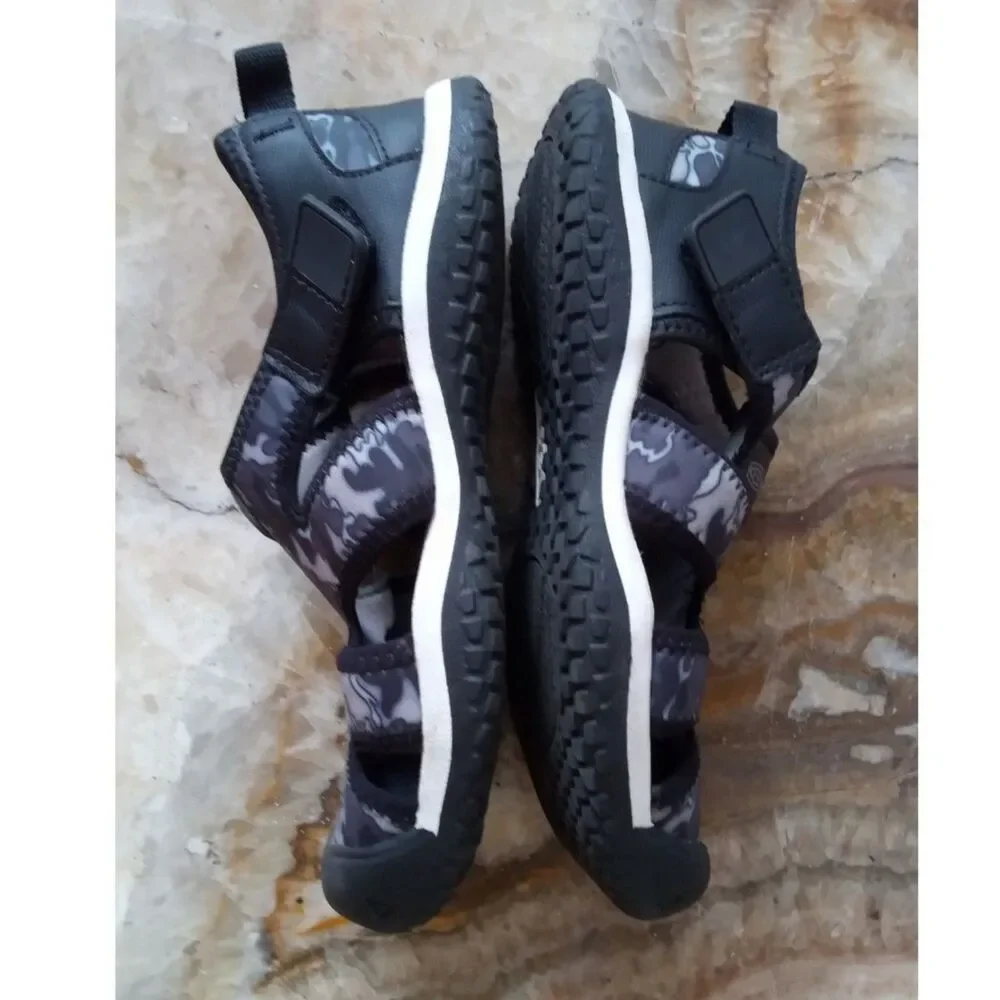 Keen Stingray Sandals Boys sz. 3, Camo Water Shoes with Velcro Strap